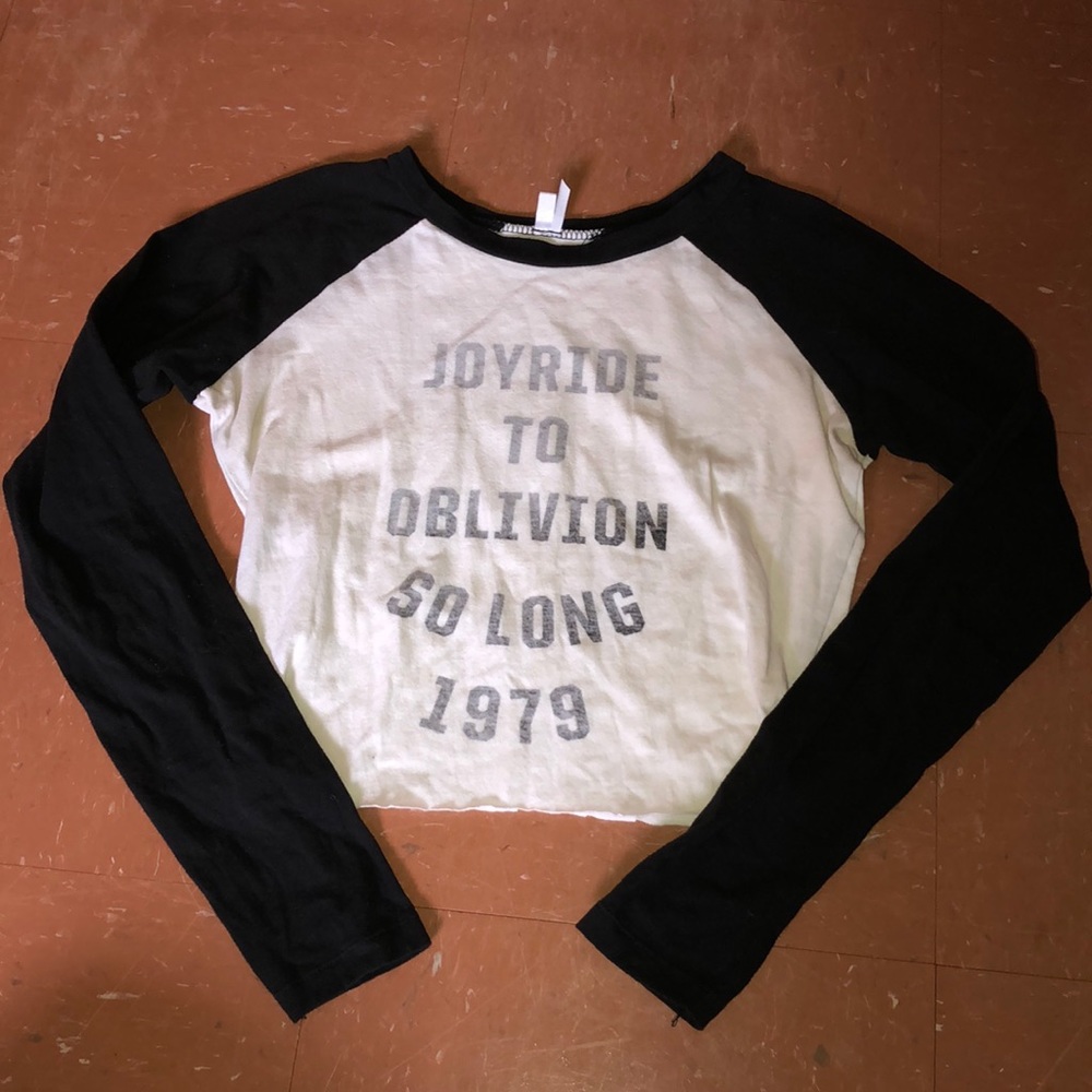 Women’s cropped baseball tee